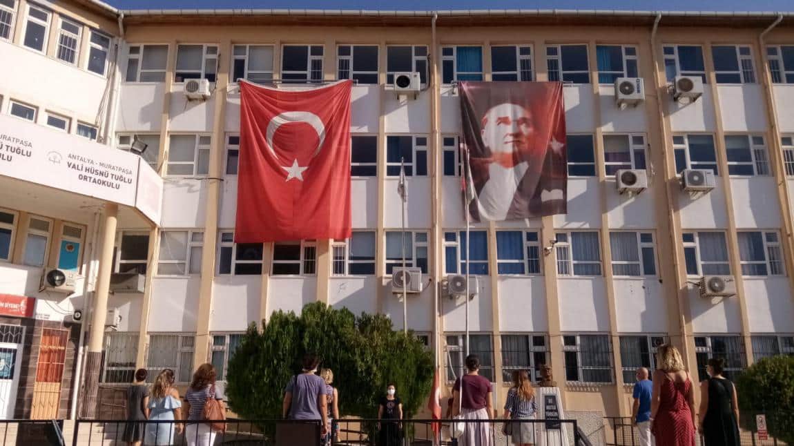 Vali Hüsnü Tuğlu Ortaokulu Fotoğrafı